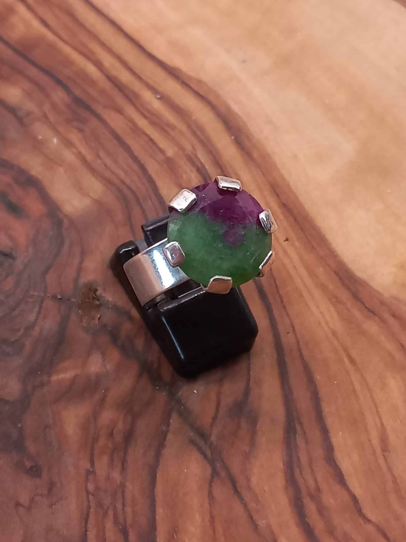 Zilveren ring met robijn