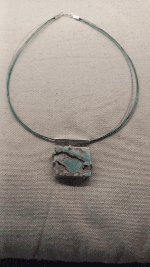 Fantasie hanger met Chinese Larimar