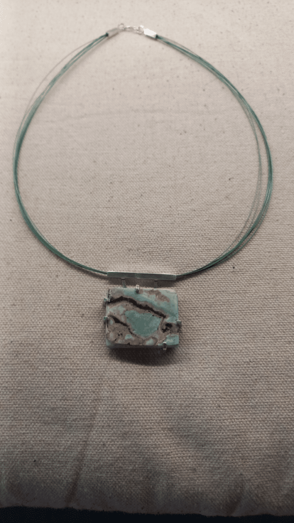 Fantasie hanger met Chinese Larimar