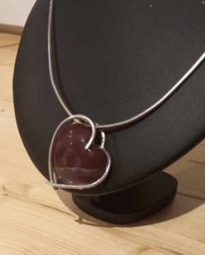 Hartvormige hanger rood