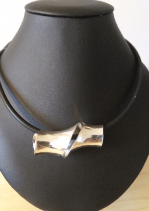Anticlastische hanger