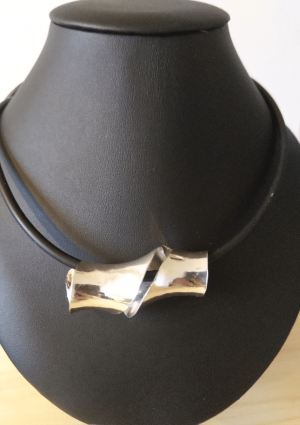 Anticlastische hanger