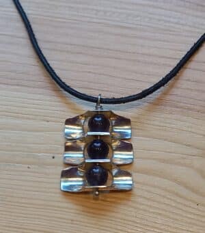 Moderne zilveren hanger met amethist