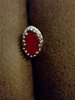 Vintage ring met rode steen